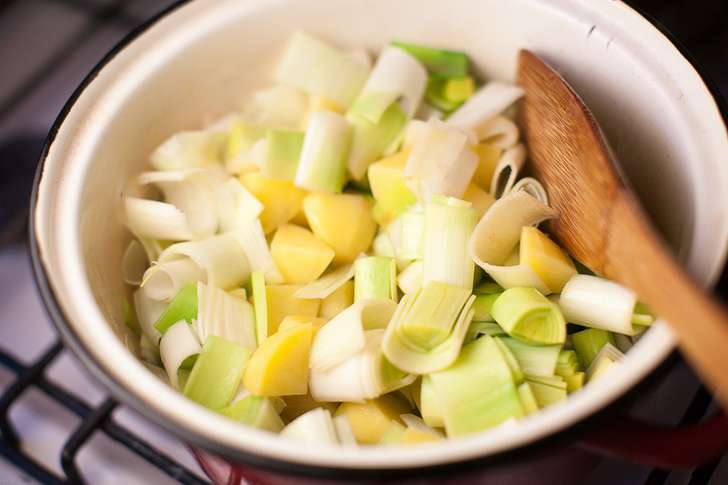 Крем-суп из лука-порея и картофеля с мидиями - фотография № 8