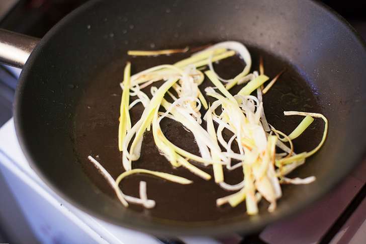 Крем-суп из лука-порея и картофеля с мидиями - фотография № 13