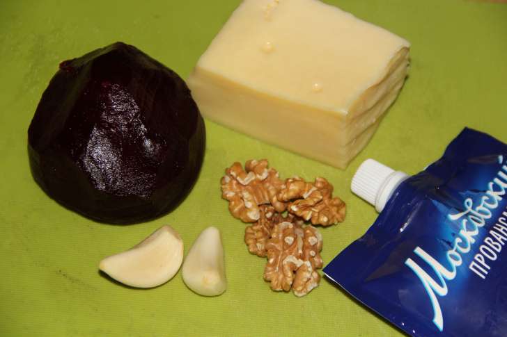 Свёкла с сыром, чесноком и грецким орехом - фотография № 1
