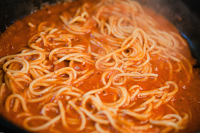 Спагетти с томатным соусом - фотография № 4