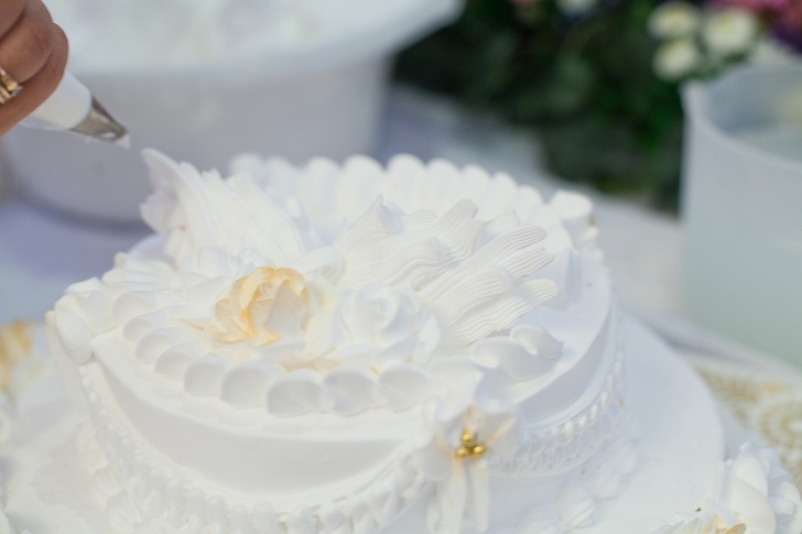 Украшение свадебного торта от ресторана «Оазис» - фотография № 17