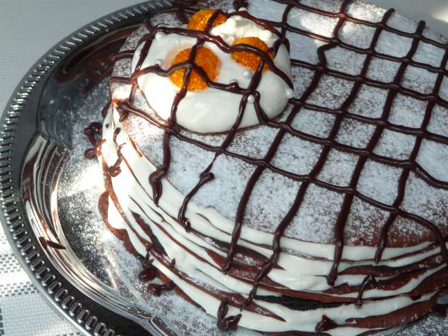 Шоколадный блинный торт со сливками - фотография № 7