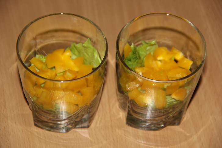 Салат - коктейль с креветками и сливочным сыром - фотография № 2