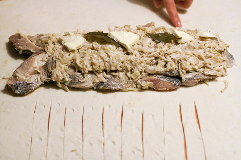 Пирог с муксуном в форме рыбки от ресторана «Чемодан» - фотография № 13