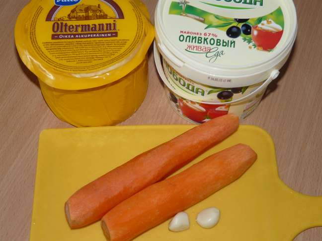 Морковный салат с сыром и чесноком - фотография № 1