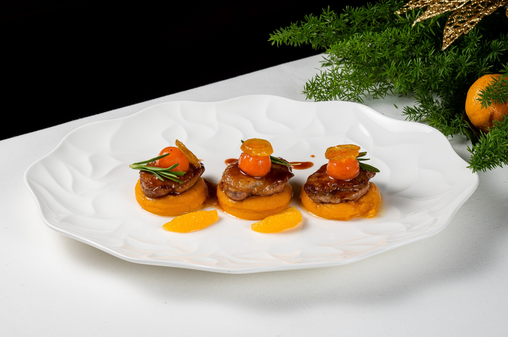 Новый год на борту: праздничное меню в ресторане-яхте «Чайка» - фотография № 2