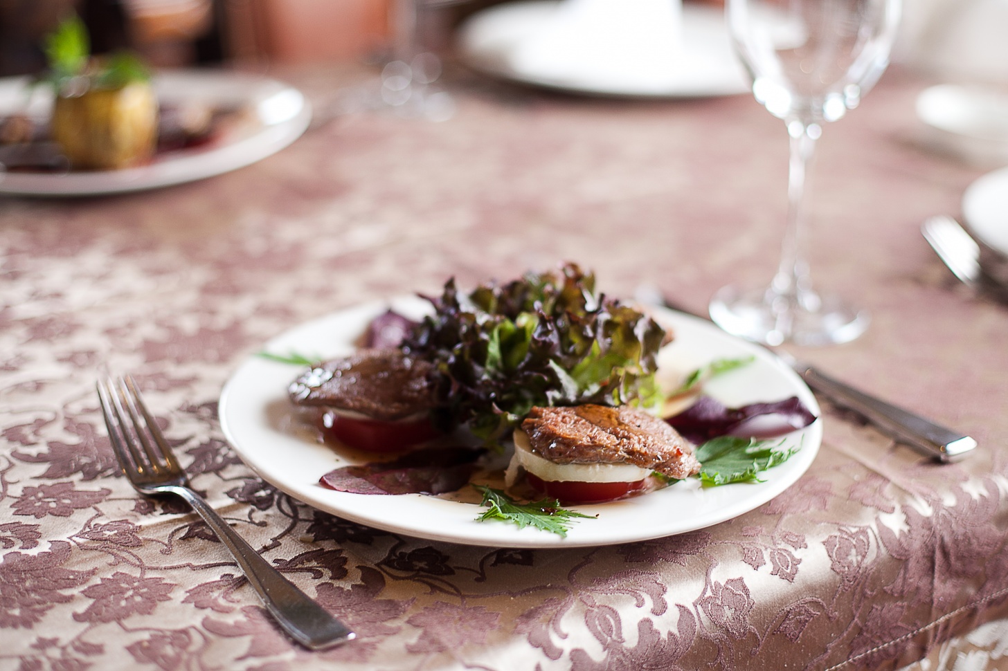 Утиная грудка с вишневым соусом и теплый салат с говядиной от ресторана «Усадьба» - фотография № 25