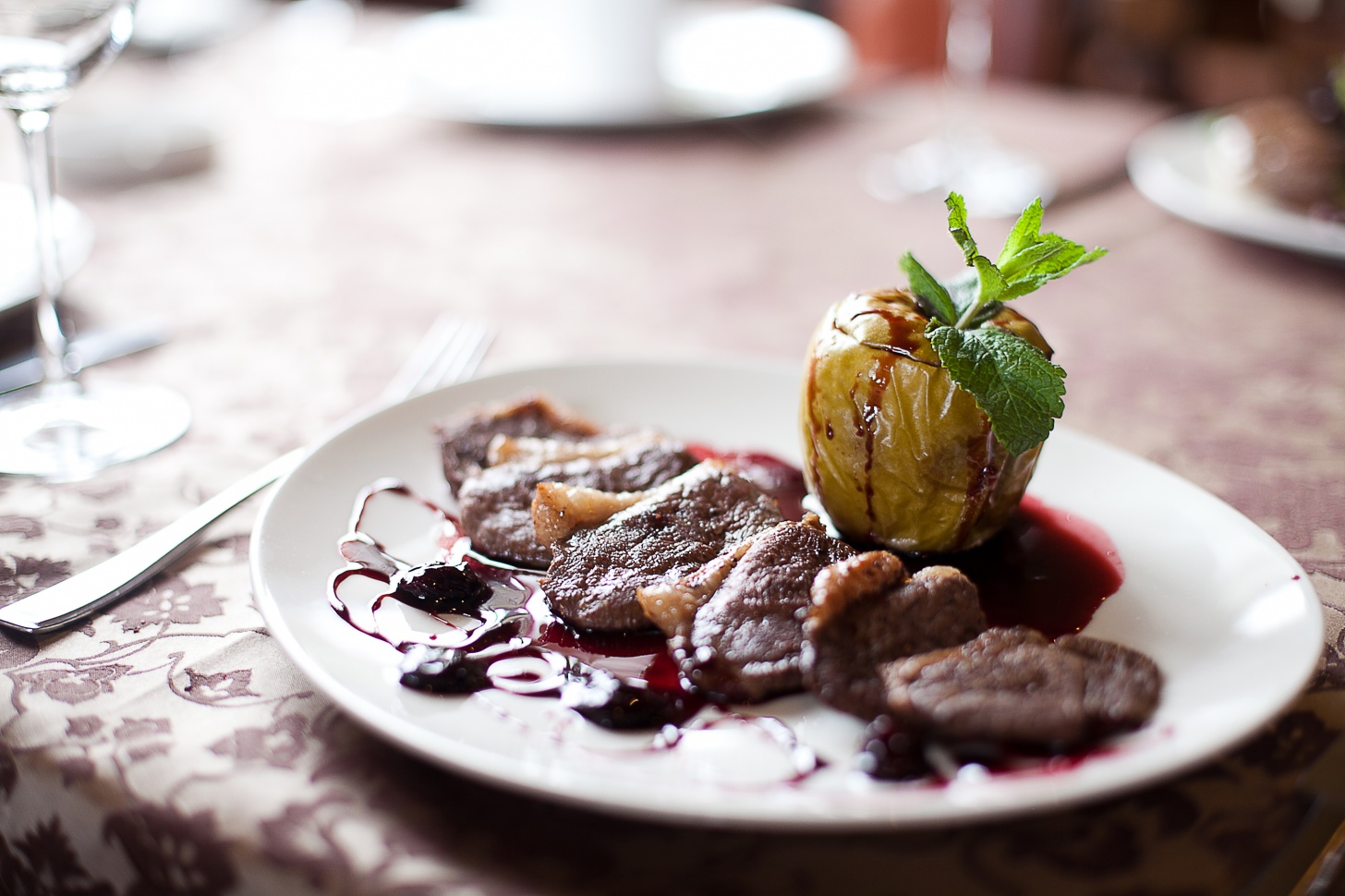 Утиная грудка с вишневым соусом и теплый салат с говядиной от ресторана «Усадьба» - фотография № 26