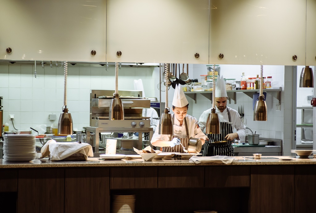 Под крылом самолета: рестораны при отеле DoubleTree by Hilton Moscow - Vnukovo Airport - фотография № 4