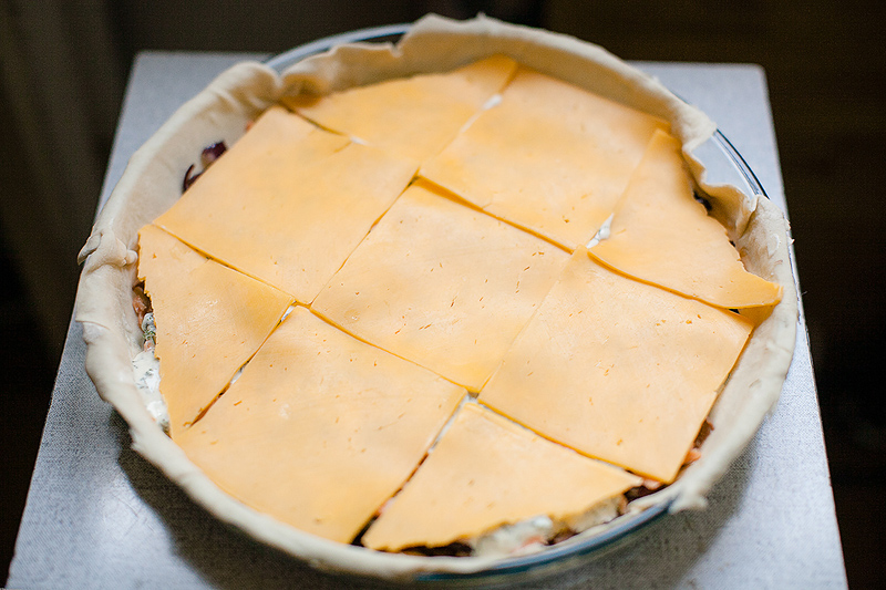Пирог с копченой форелью и сыром - фотография № 12