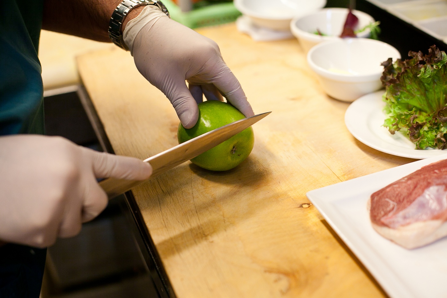 Утиная грудка с вишневым соусом и теплый салат с говядиной от ресторана «Усадьба» - фотография № 9
