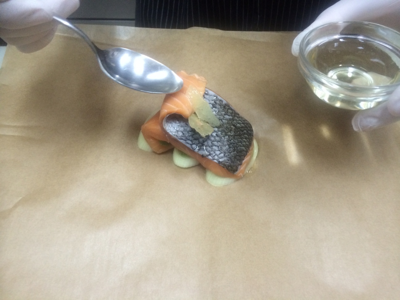 Лосось, приготовленный в пергаменте, от шеф-повара ресторана James Cook - фотография № 8