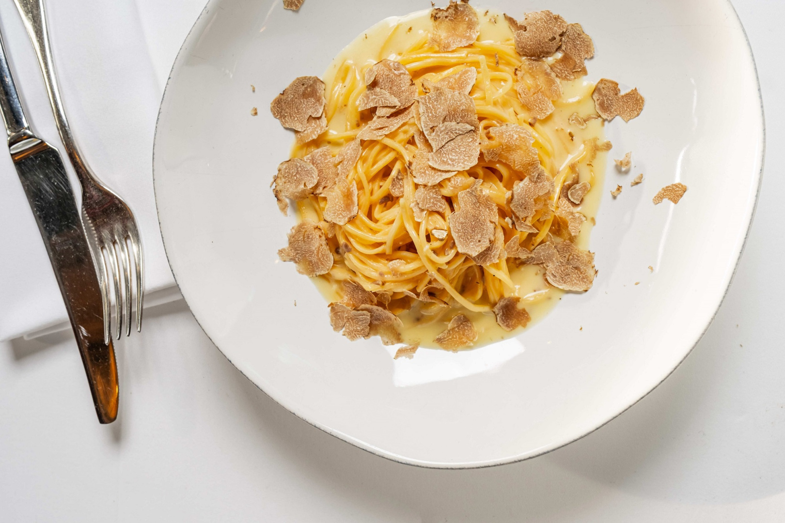 Пять блюд с ароматом белого трюфеля для роскошного начала года в Assunta Madre - фотография № 1