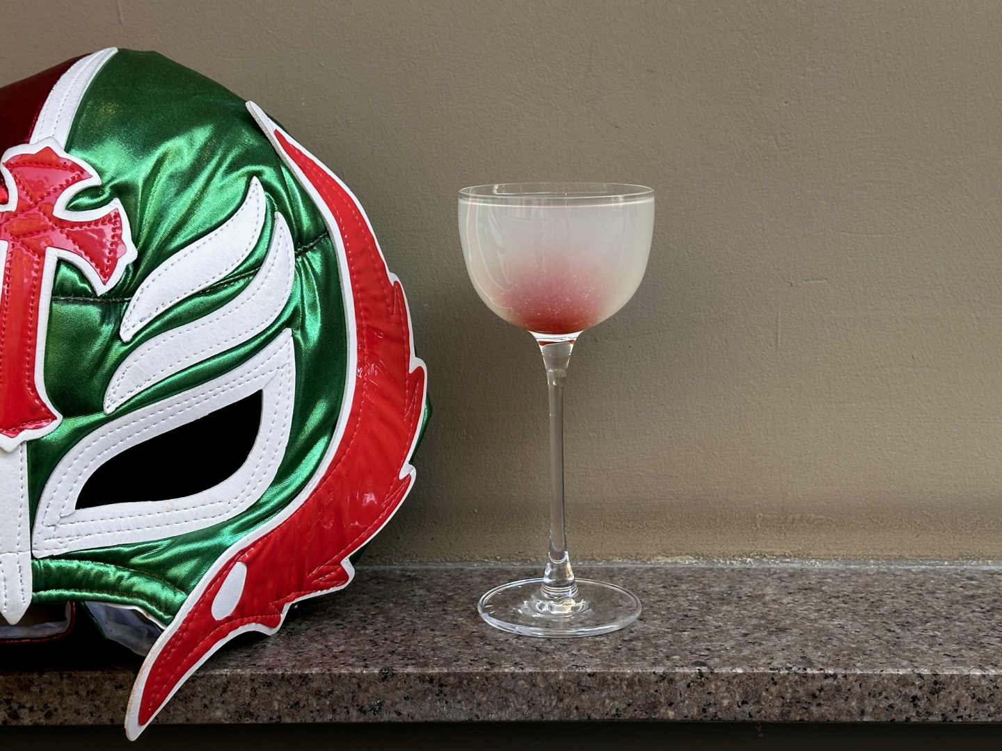 Дерзкий твист на Dry Martini в Sangre Fresca - фотография № 1