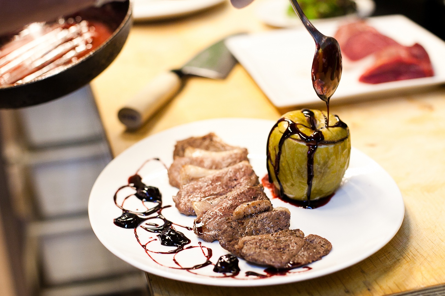 Утиная грудка с вишневым соусом и теплый салат с говядиной от ресторана «Усадьба» - фотография № 23