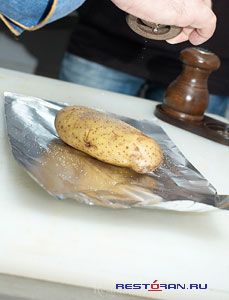 Стейк "Нью-Йорк" с запеченным картофелем "Джексон" от шеф-повара ресторана "Монтана"