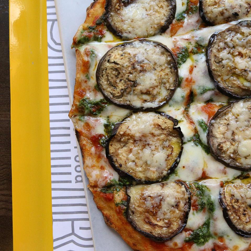 Пикник в парке: самая вкусная пицца навынос - фотография № 13