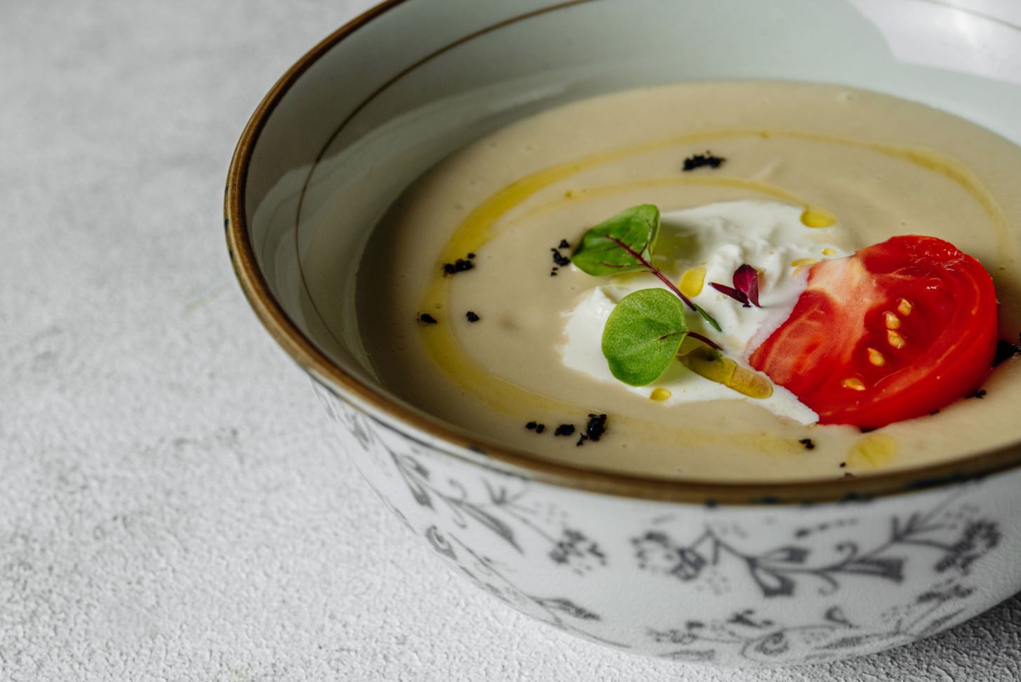 Крем-суп из топинамбура со страчателлой и чиабаттой от шефа ресторана Taste - фотография № 1