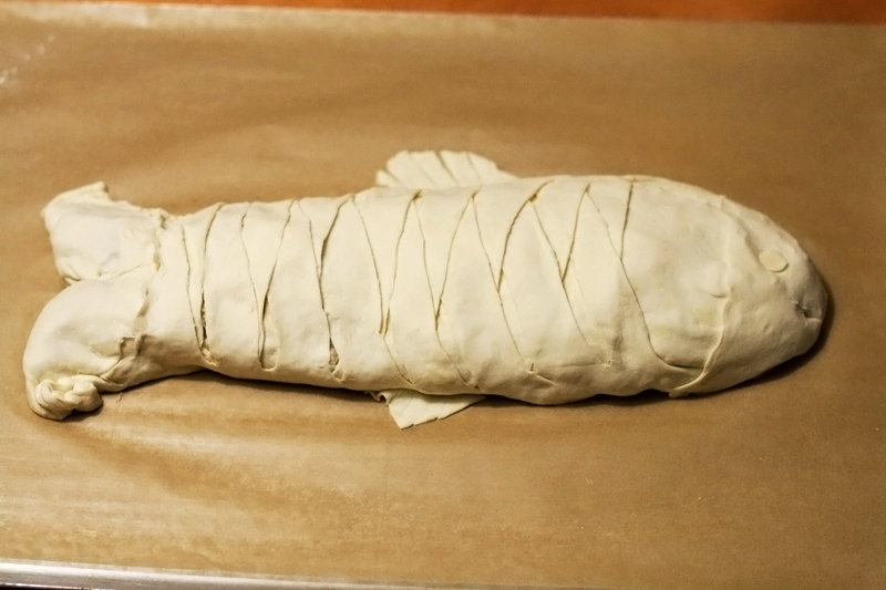 Пирог с муксуном в форме рыбки от ресторана «Чемодан» - фотография № 21