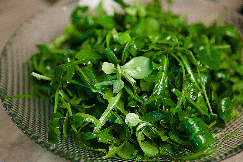 Зеленый салат с пармезаном - фотография № 3