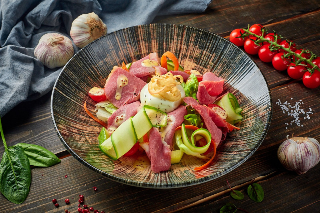 Салат с пастрами