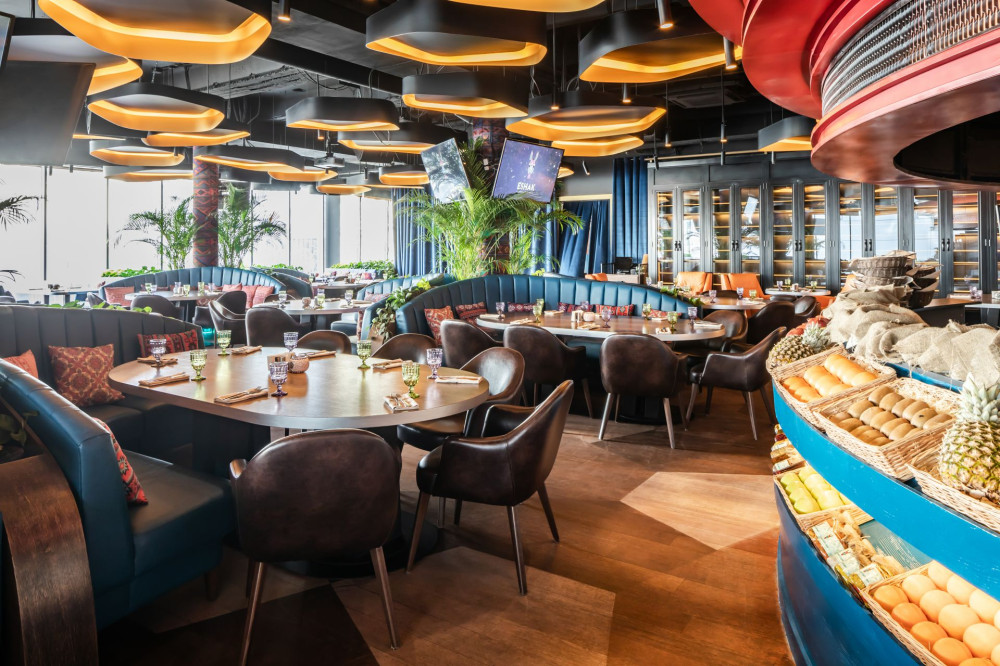 Jinsiy aloqani tomosha qiling, ular boshini mushukka soladilar