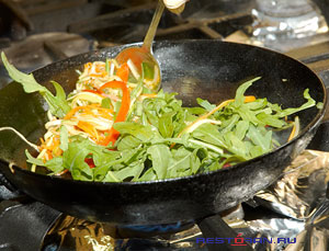 Тёплый салат от шеф-повара ресторана "Дежа Вю" - фотография № 5