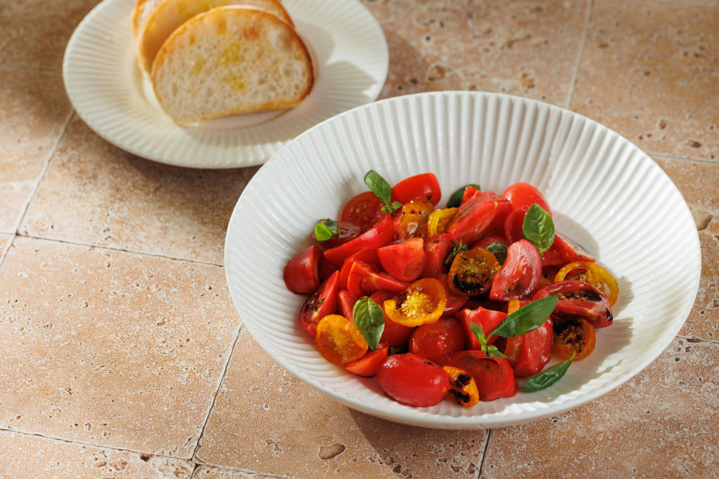 Коллекция томатов с базиликом и бальзамическим уксусом из Модена