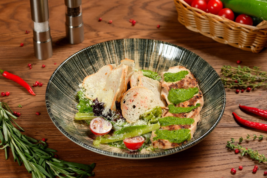 Цезарь с курицей