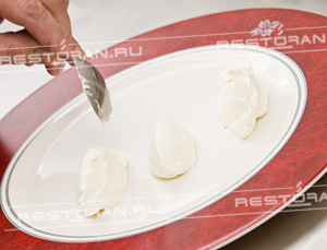 Миньоны из семги с сыром "Маскарпоне", хамоном и лаймовым соусом от шеф-повара ресторана "Империя" - фотография № 9