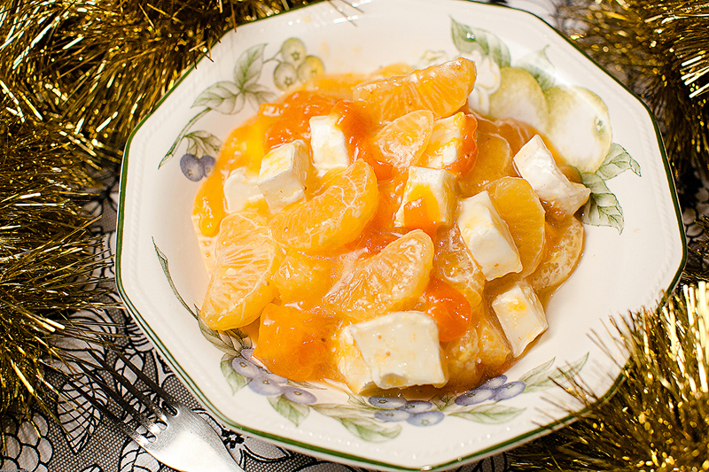 руккола с хурмой. салат с грейпфрутом и курицей. салат с хурмой и мандаринами рецепт. салат с хурмой и мандаринами рецепт. салат с мандаринами и сыром.