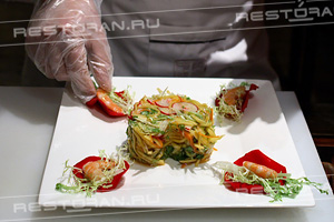 Новогодний мастер-класс: салат из манго, свежих овощей и тигровых креветок от повара ресторана "ТАН" - фотография № 20