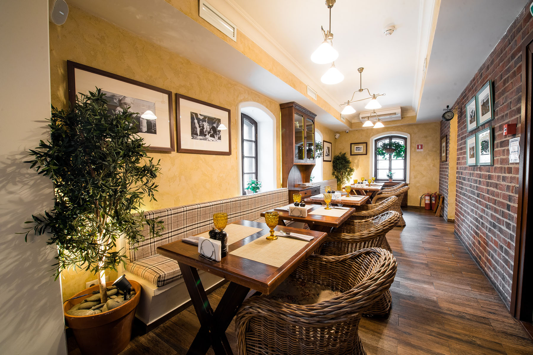 Кафе италия спб. Tutta la vita ресторан москва. Тутта лавита ресторан большая ордынка. Ресторан & бар tutta la vita. Ресторан & бар tutta la vita.