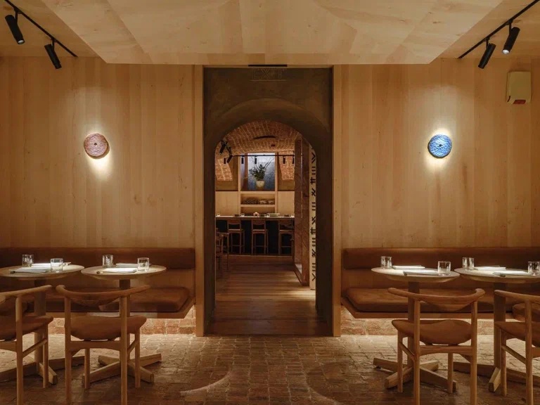 Jun - метро александровский сад