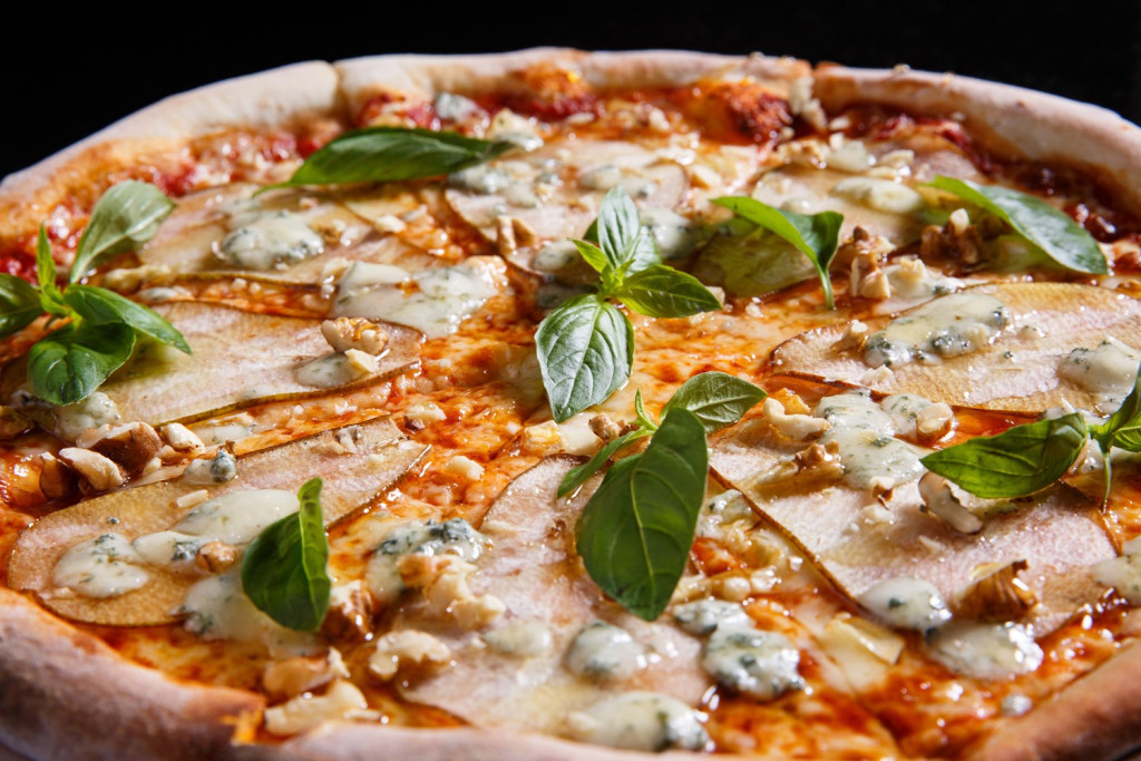 Пицца Груша-горгонзола