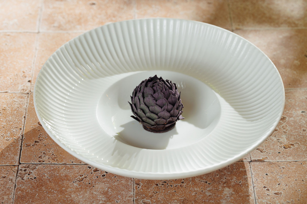 «‎Артишок »‎ из маракуйи и мусса из темного шоколада