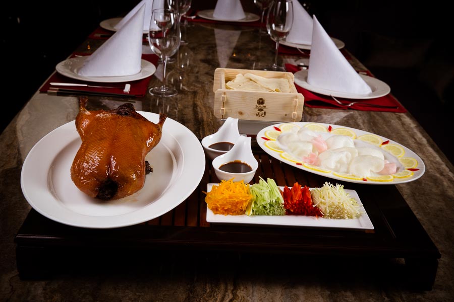 Z peking duck. Ресторан пекинская утка Москва. Китайский ресторан Soluxe. Питерская утка ресторан в Москве. J Z Peking Duck ресторан Москва.