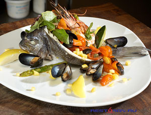 Дорада, фаршированная овощами и креветками, от шеф-повара ресторана итальянской кухни "Da Albertone" - фотография № 19