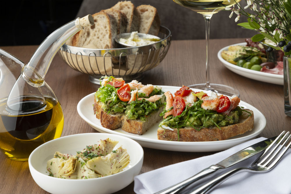 Мортаделла с фисташками. Гус гус ресторан санкт-петербург. Goose goose ресторан спб. Goose goose меню. Крудо из лосося в соусе понзу.