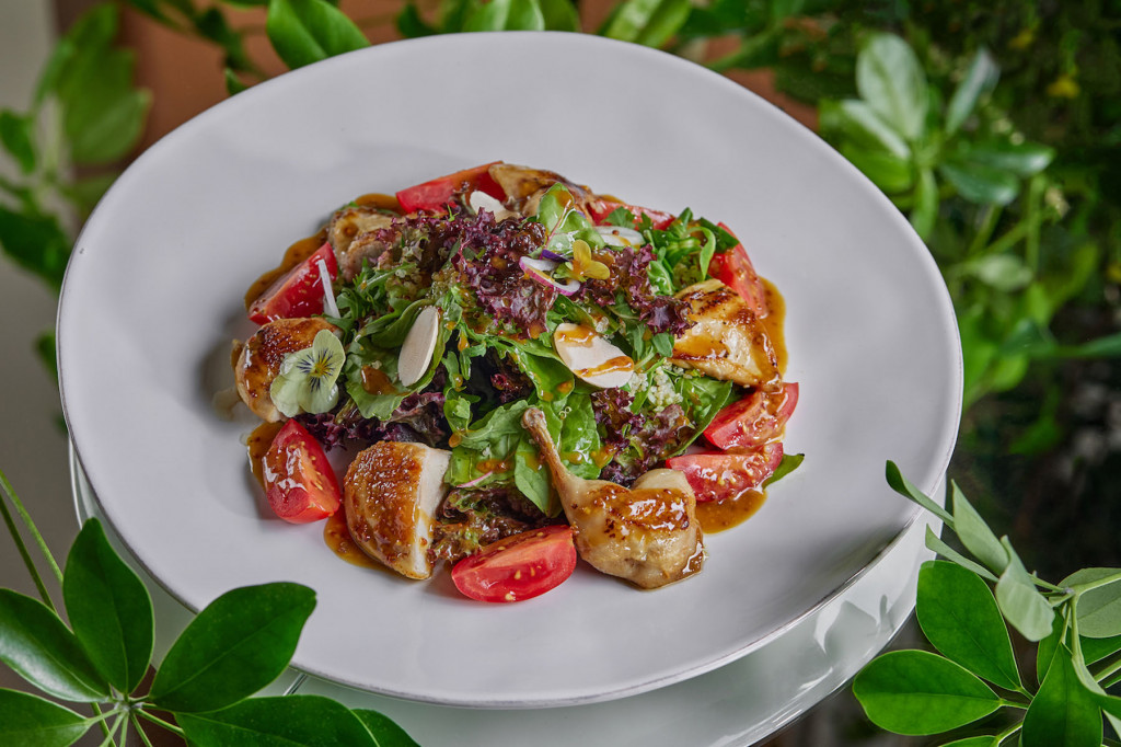 Cалат с перепелкой