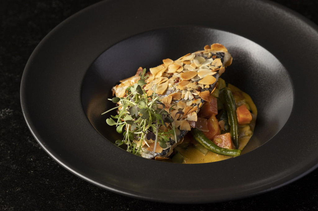 Дорадо с чили и имбирем