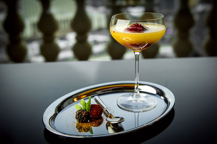 Москва на тарелке. Ресторан Mercedes bar: коктейлей и зрелищ