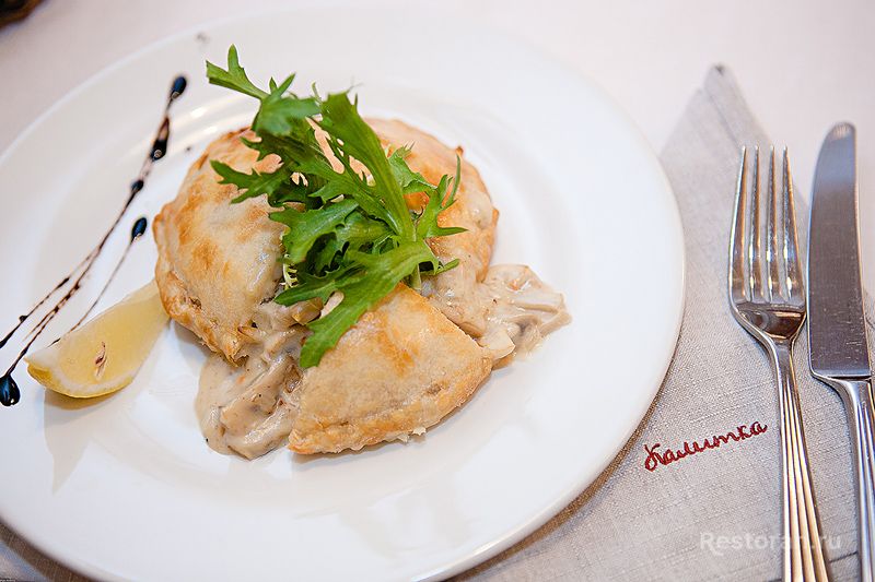 Кулебяка с капустой и лососем от ресторана «Калитка» - фотография № 20