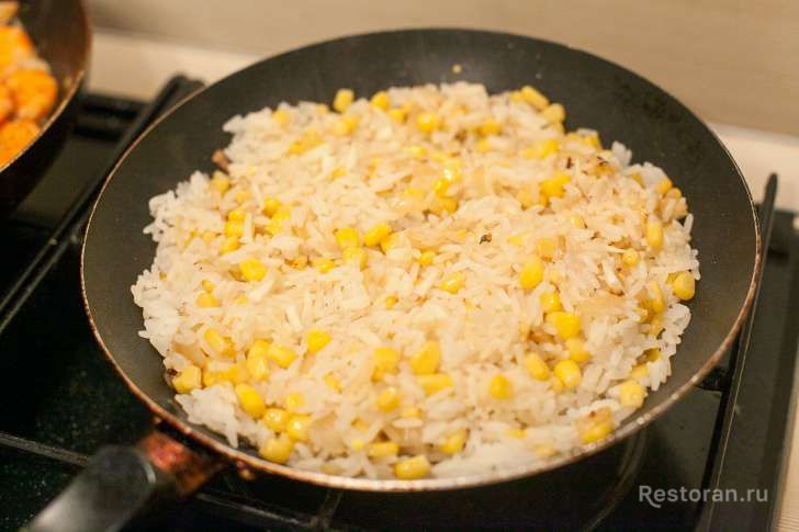 Рис с криветками и кукурузой - фотография № 1