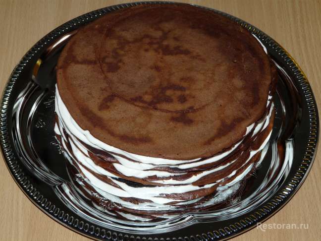 Шоколадный блинный торт со сливками - фотография № 6