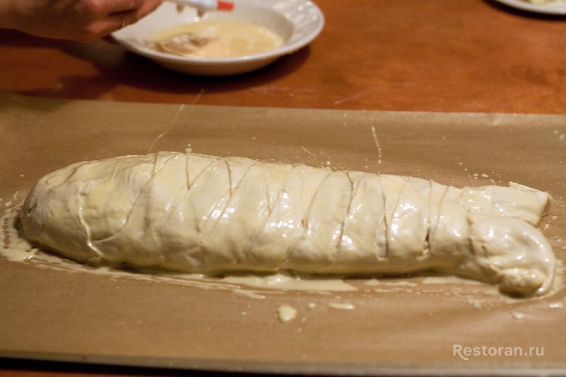 Пирог с муксуном в форме рыбки от ресторана «Чемодан» - фотография № 23