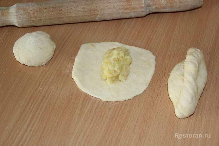 Пирожки с картошкой из нежнейшего дрожжевого теста - фотография № 6