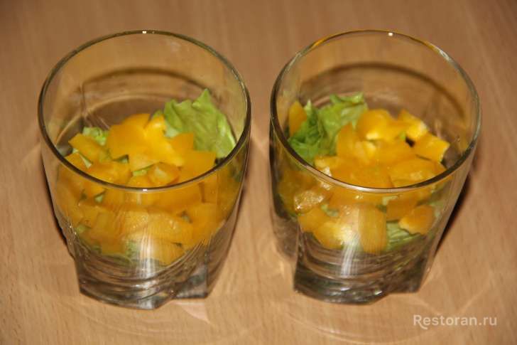 Салат - коктейль с креветками и сливочным сыром - фотография № 2