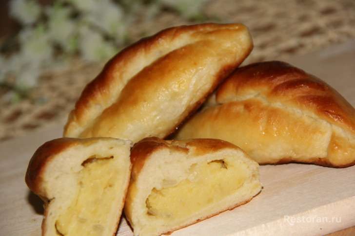 Пирожки с картошкой из нежнейшего дрожжевого теста - фотография № 8