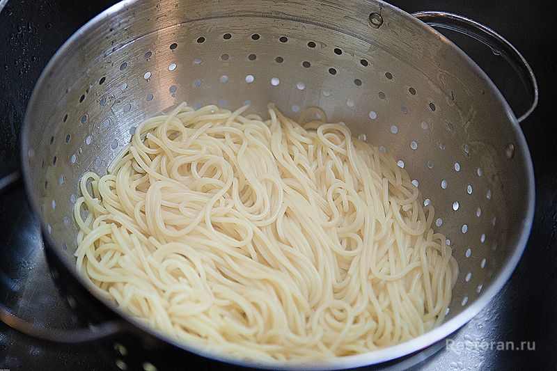 Спагетти с томатным соусом - фотография № 3